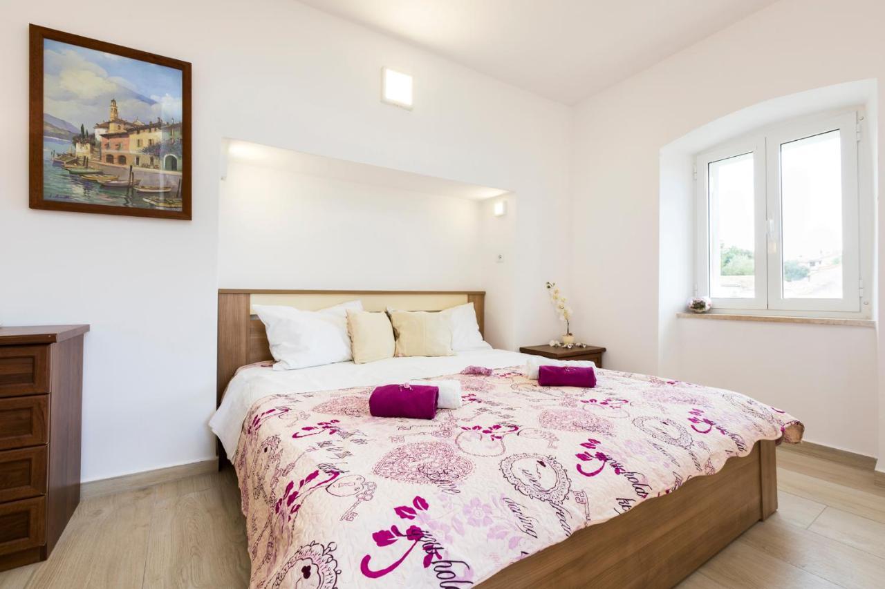 Apartmani I Soba Roberto I Mirjana Valun Exterior foto