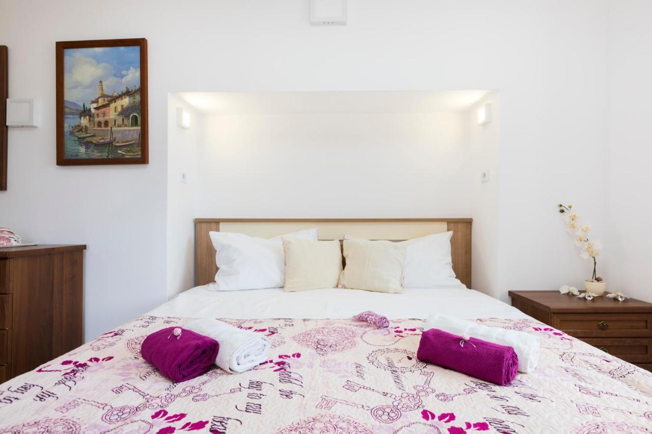 Apartmani I Soba Roberto I Mirjana Valun Exterior foto