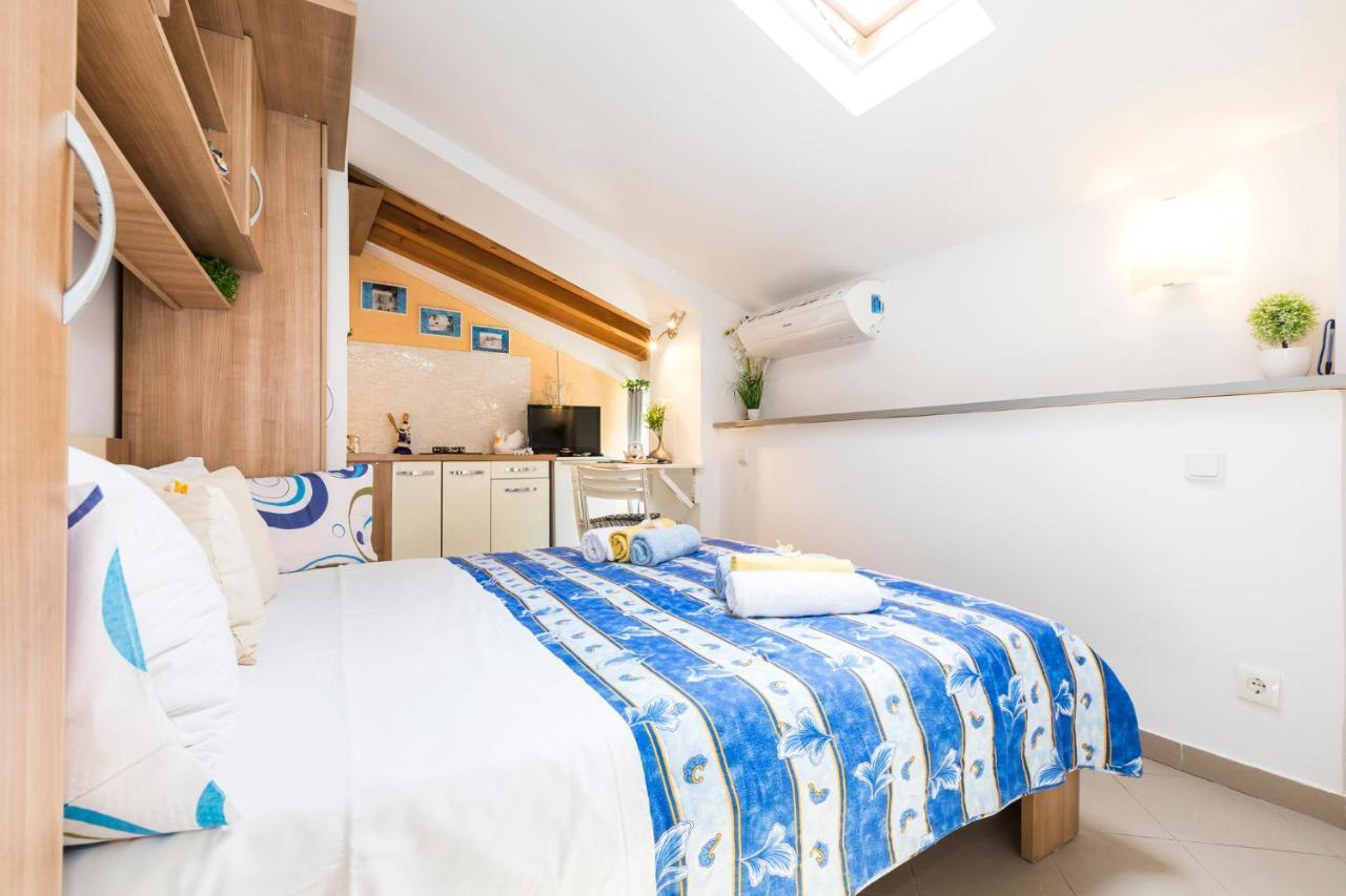 Apartmani I Soba Roberto I Mirjana Valun Exterior foto