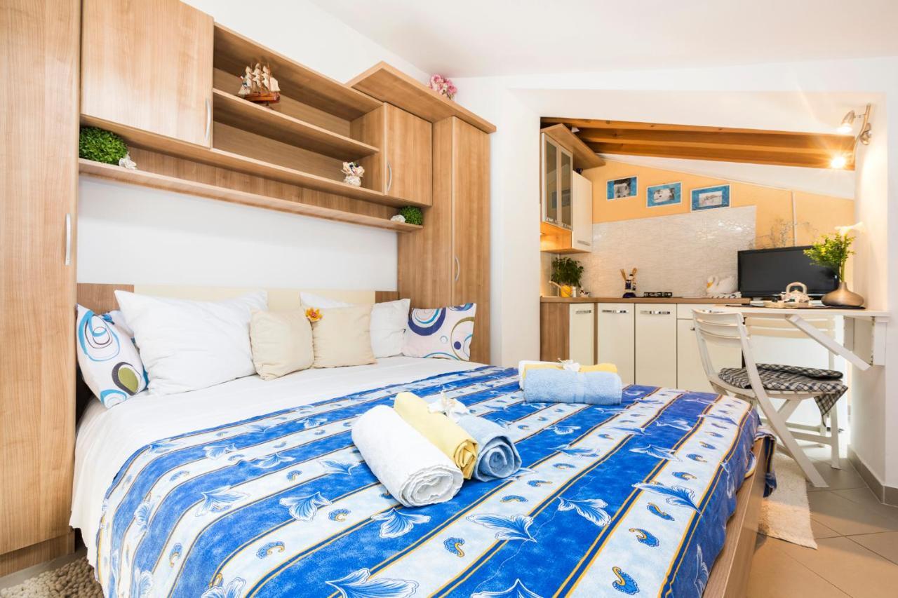 Apartmani I Soba Roberto I Mirjana Valun Exterior foto