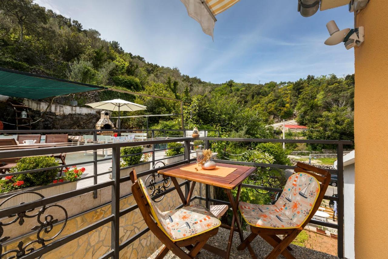 Apartmani I Soba Roberto I Mirjana Valun Exterior foto