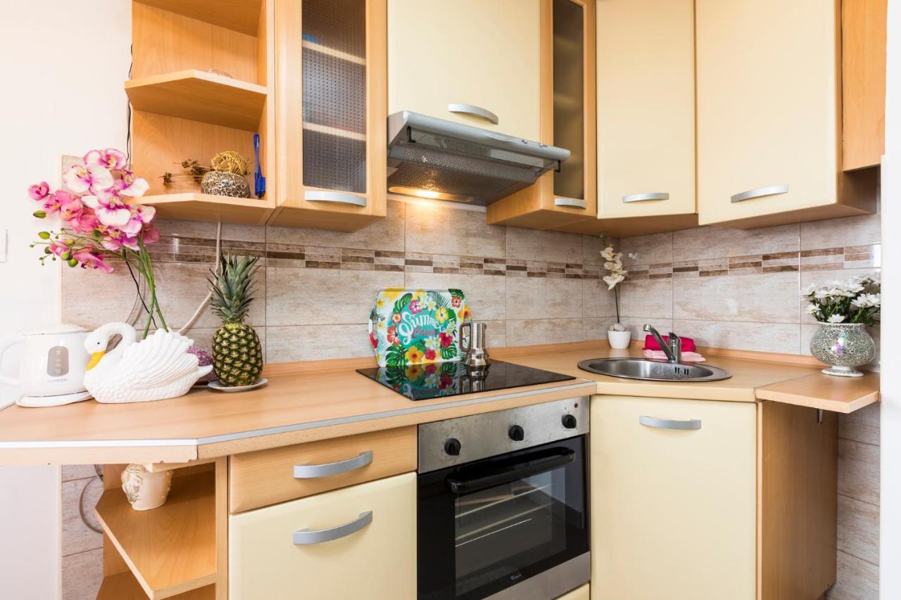 Apartmani I Soba Roberto I Mirjana Valun Exterior foto