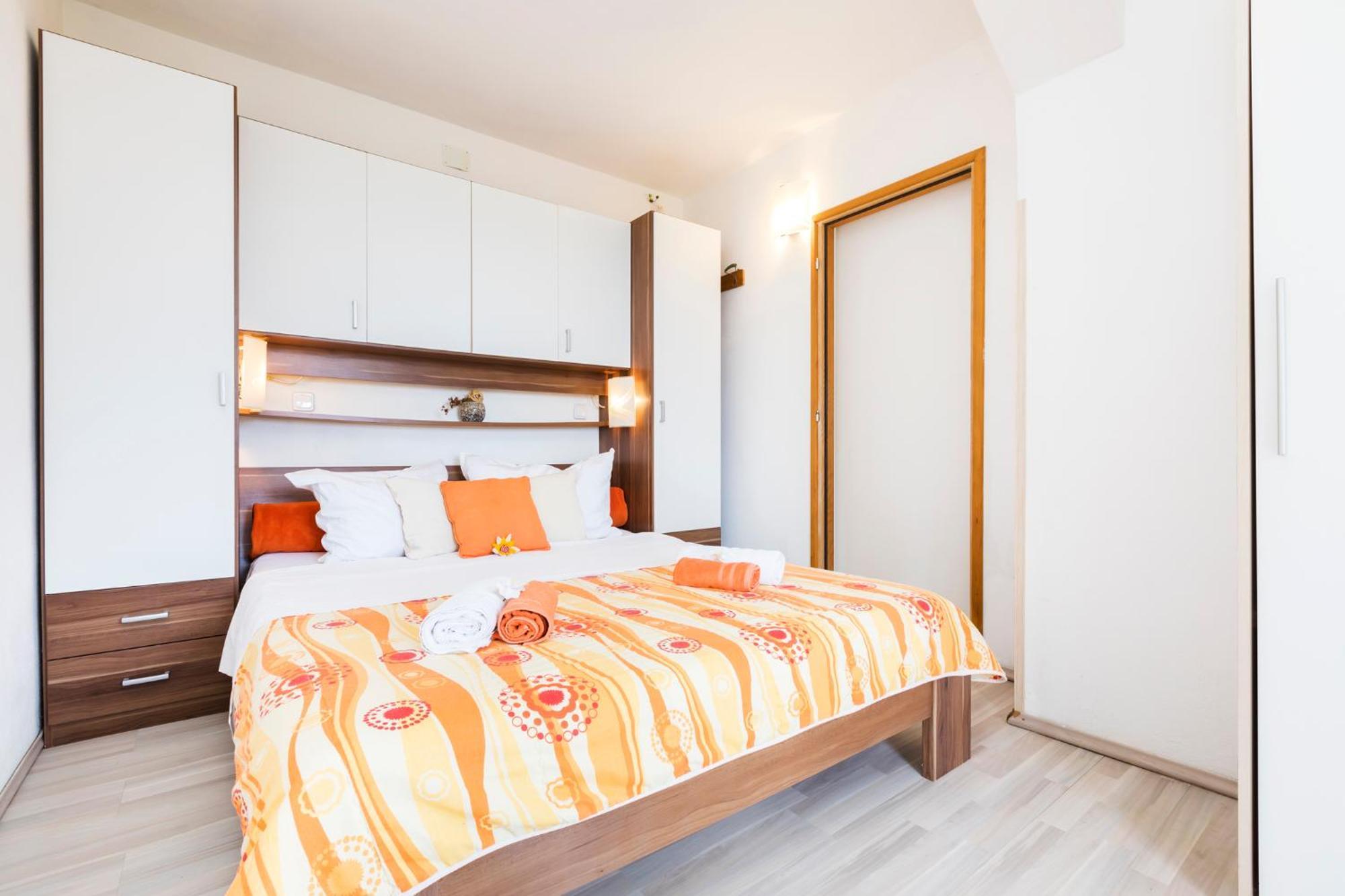 Apartmani I Soba Roberto I Mirjana Valun Exterior foto