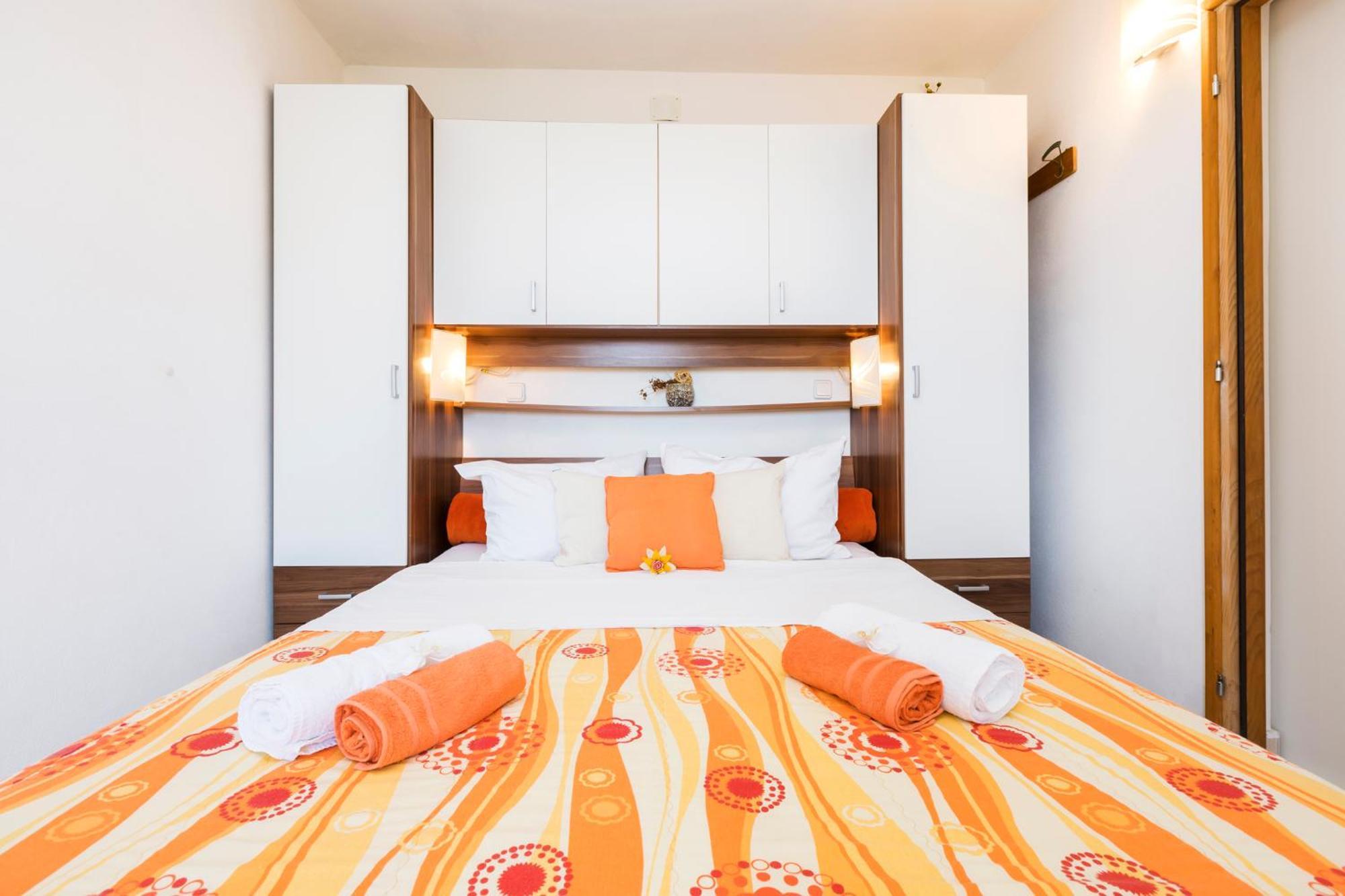 Apartmani I Soba Roberto I Mirjana Valun Exterior foto
