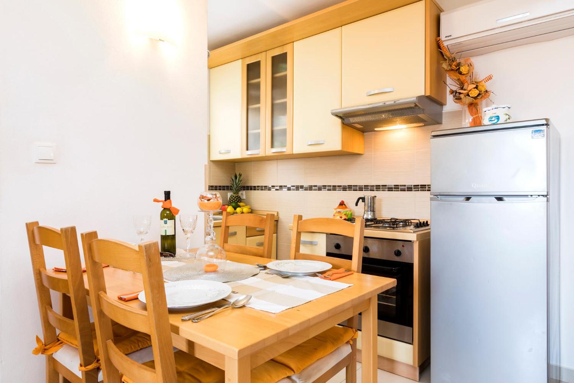 Apartmani I Soba Roberto I Mirjana Valun Exterior foto