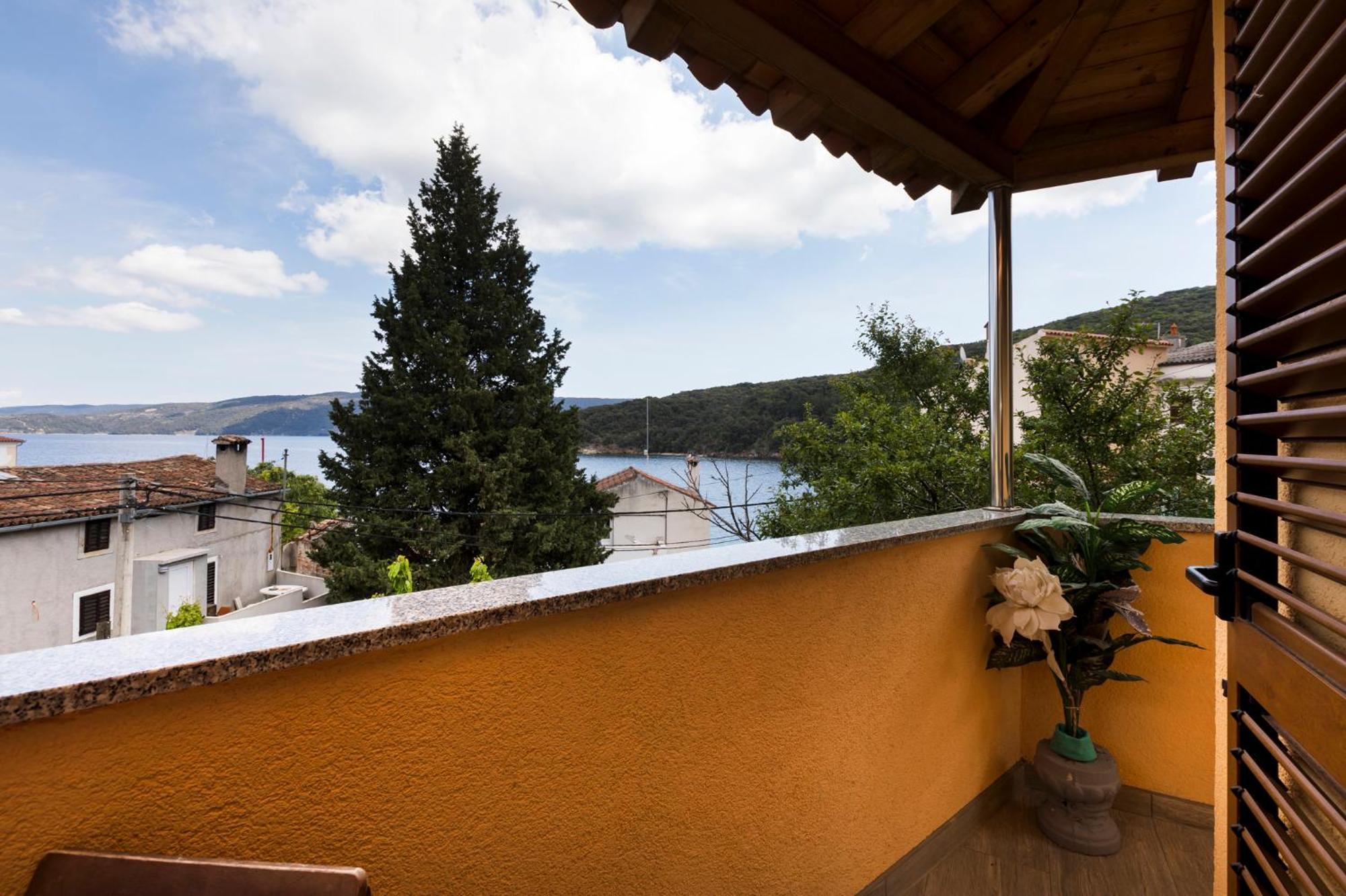 Apartmani I Soba Roberto I Mirjana Valun Exterior foto