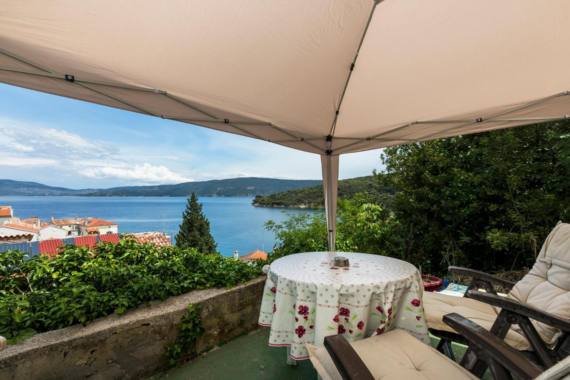 Apartmani I Soba Roberto I Mirjana Valun Exterior foto