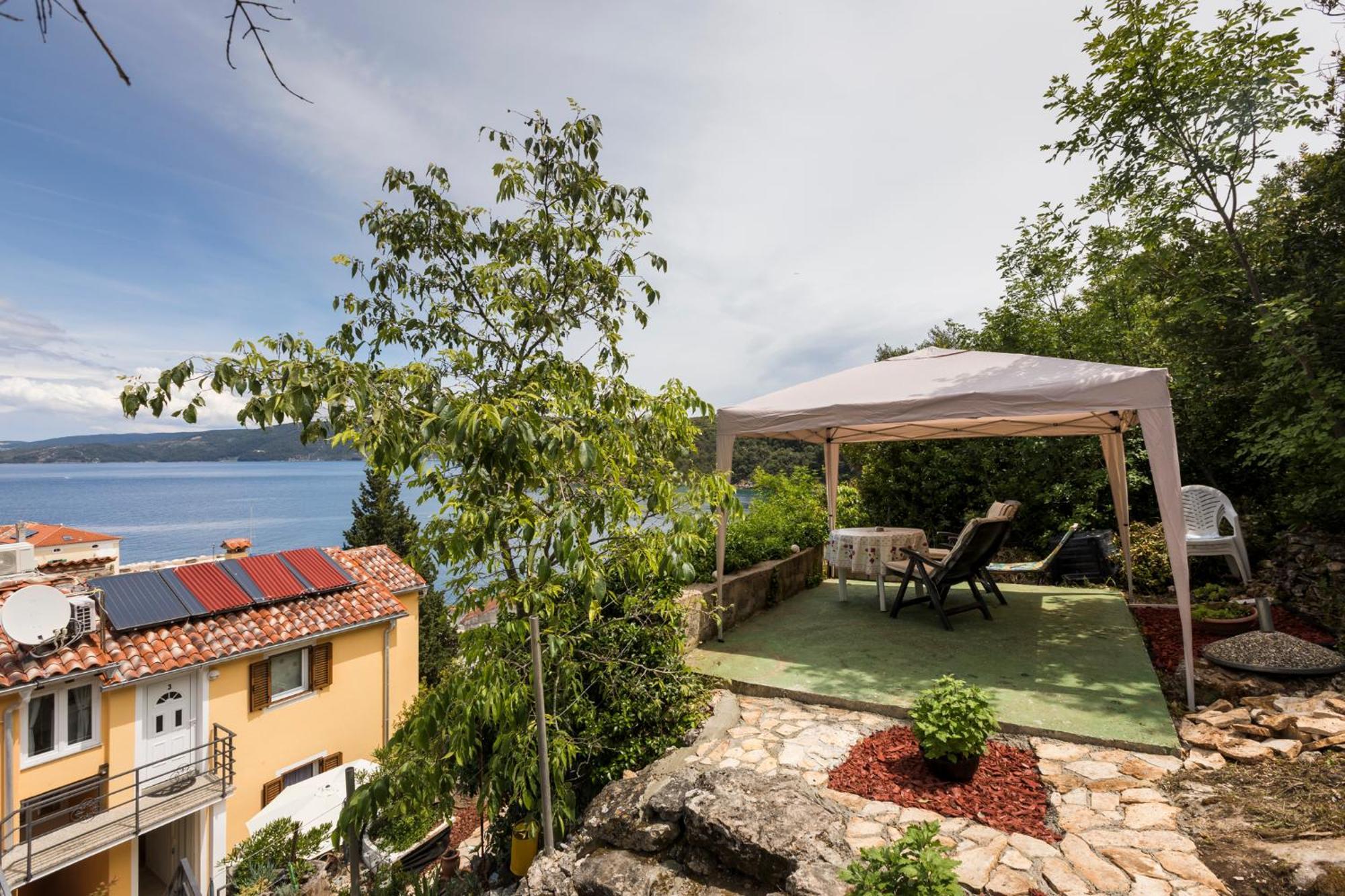 Apartmani I Soba Roberto I Mirjana Valun Exterior foto
