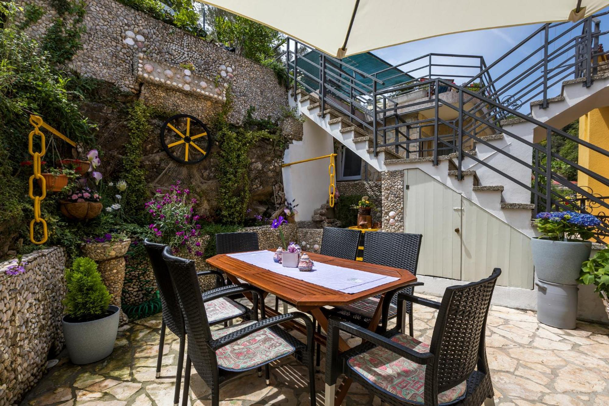 Apartmani I Soba Roberto I Mirjana Valun Exterior foto