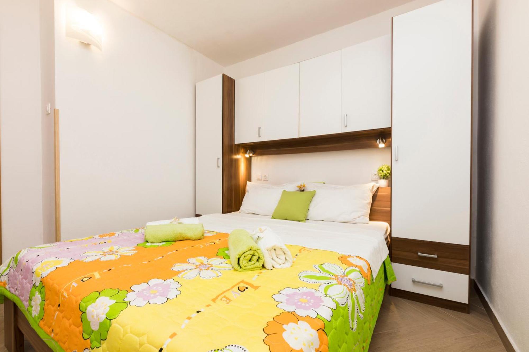 Apartmani I Soba Roberto I Mirjana Valun Exterior foto