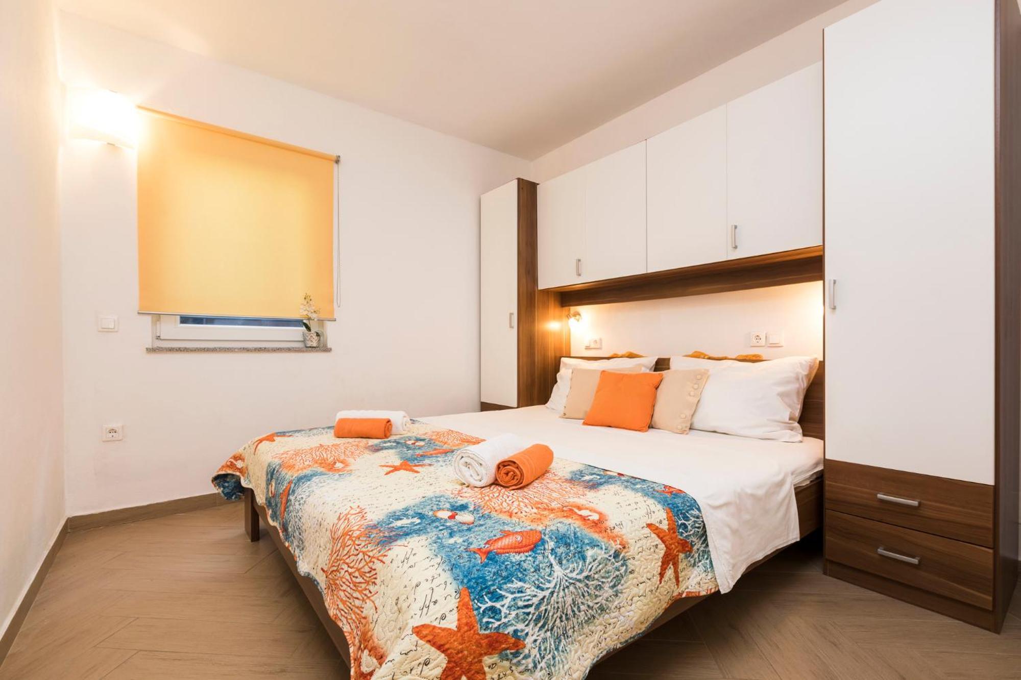 Apartmani I Soba Roberto I Mirjana Valun Exterior foto