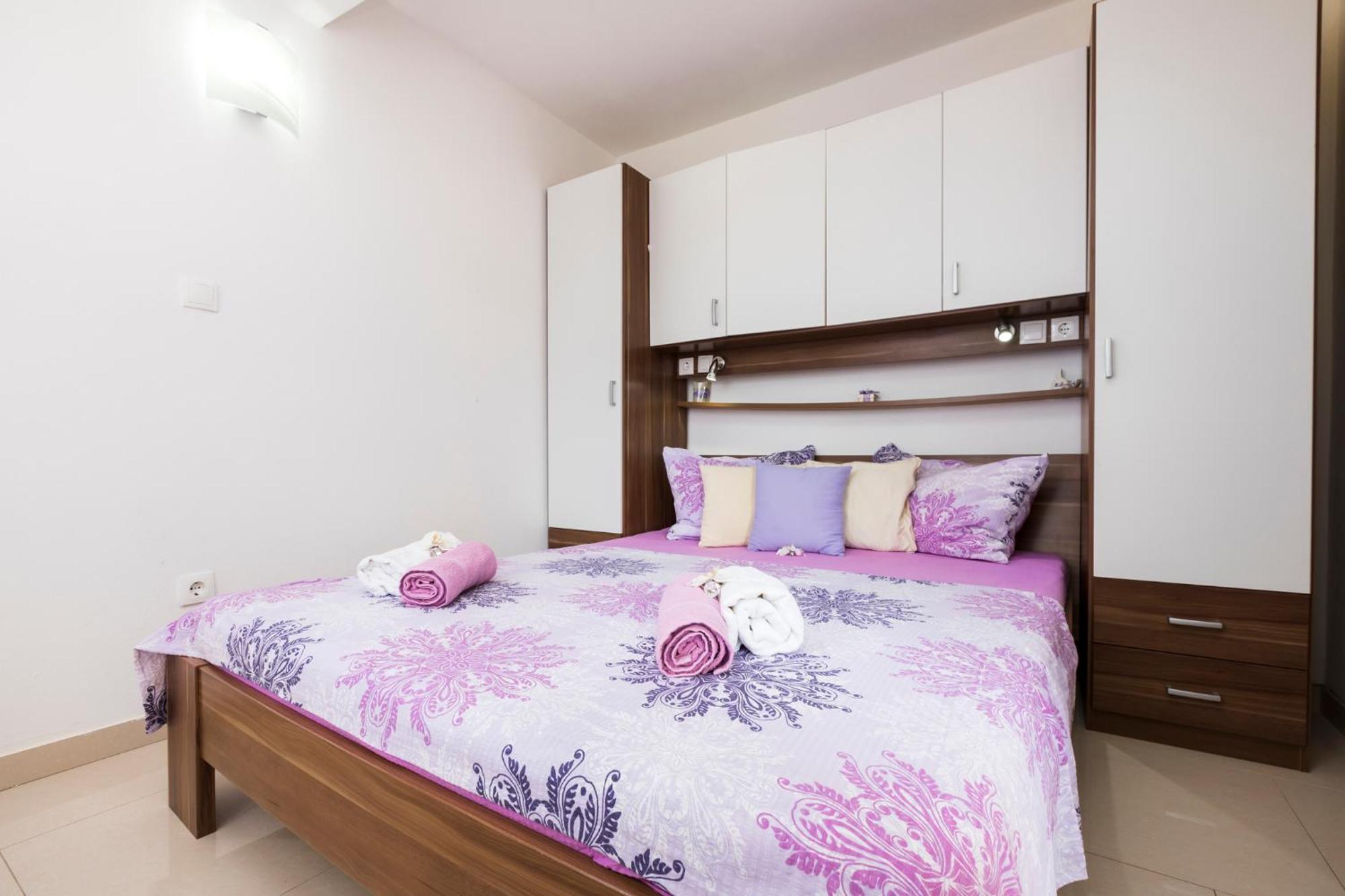 Apartmani I Soba Roberto I Mirjana Valun Exterior foto