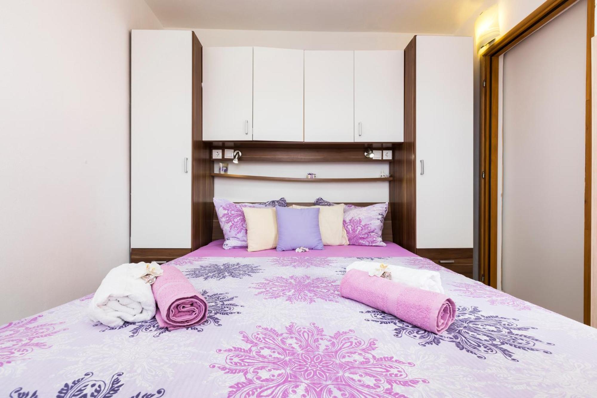 Apartmani I Soba Roberto I Mirjana Valun Exterior foto