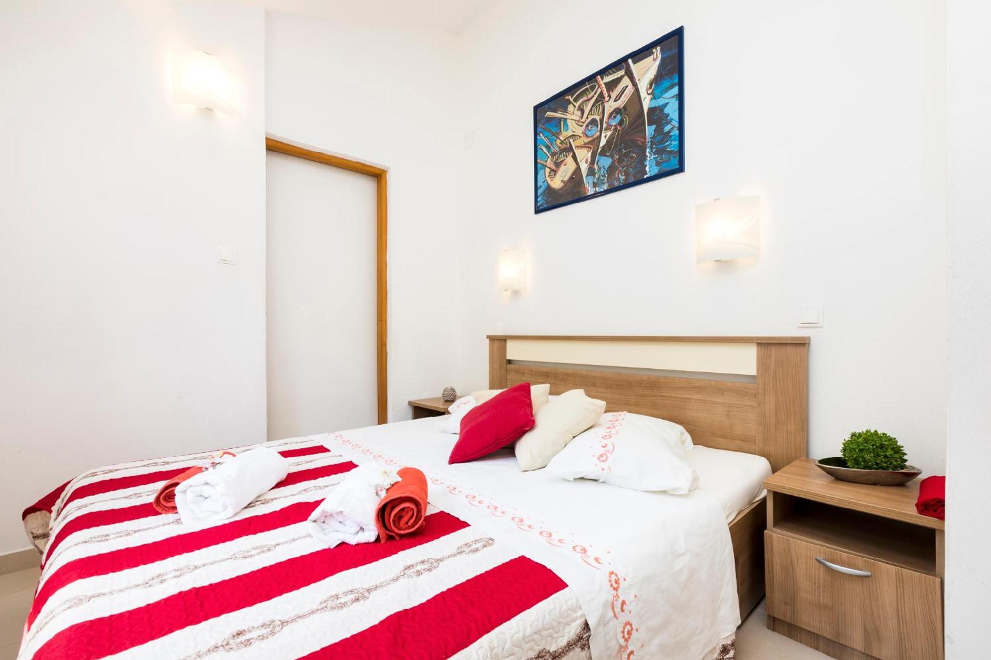 Apartmani I Soba Roberto I Mirjana Valun Exterior foto