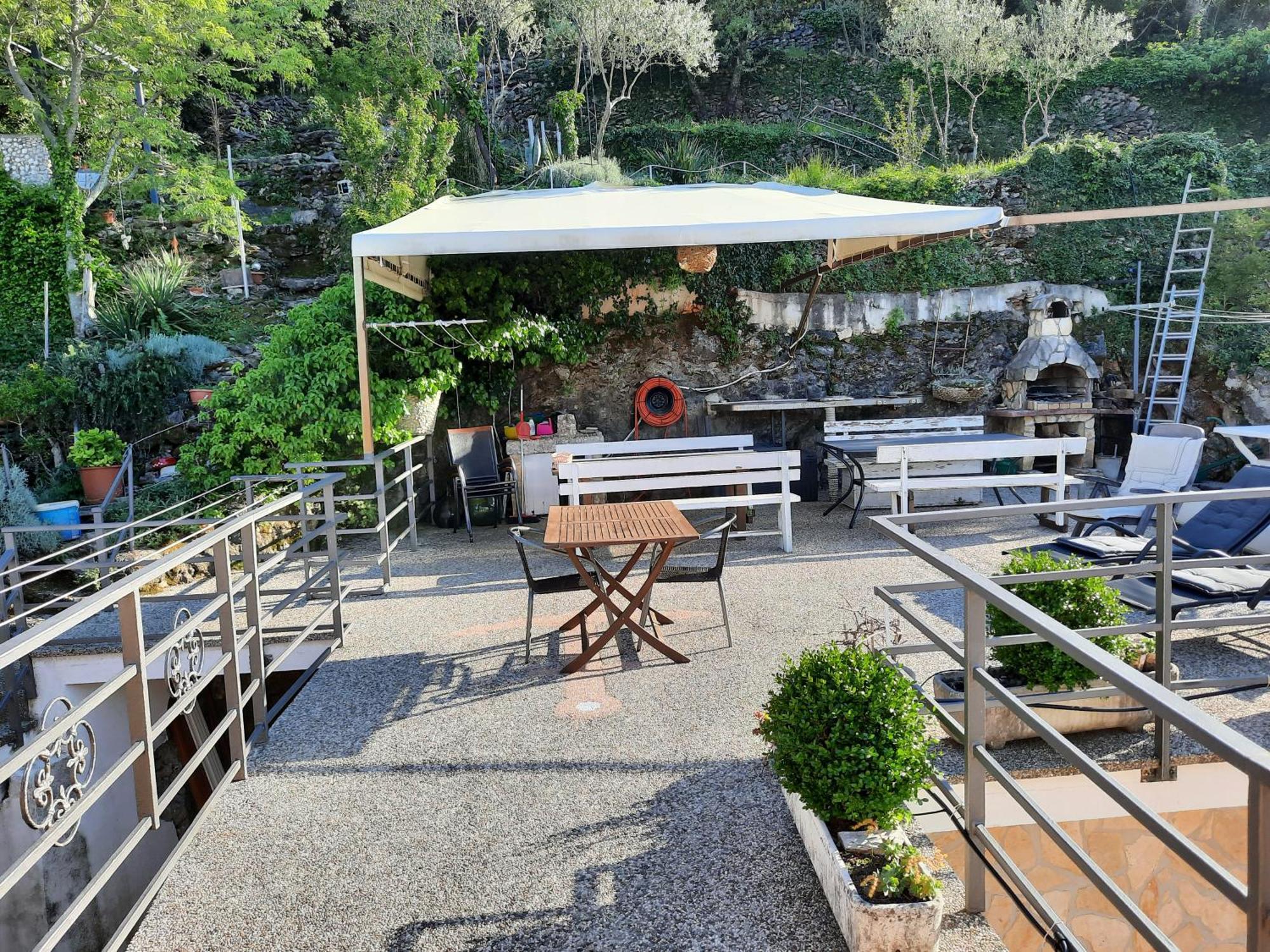 Apartmani I Soba Roberto I Mirjana Valun Exterior foto